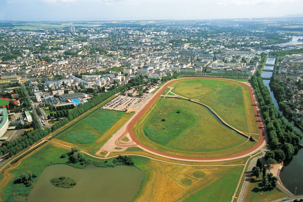 La ville de Caen et son hippodrome
