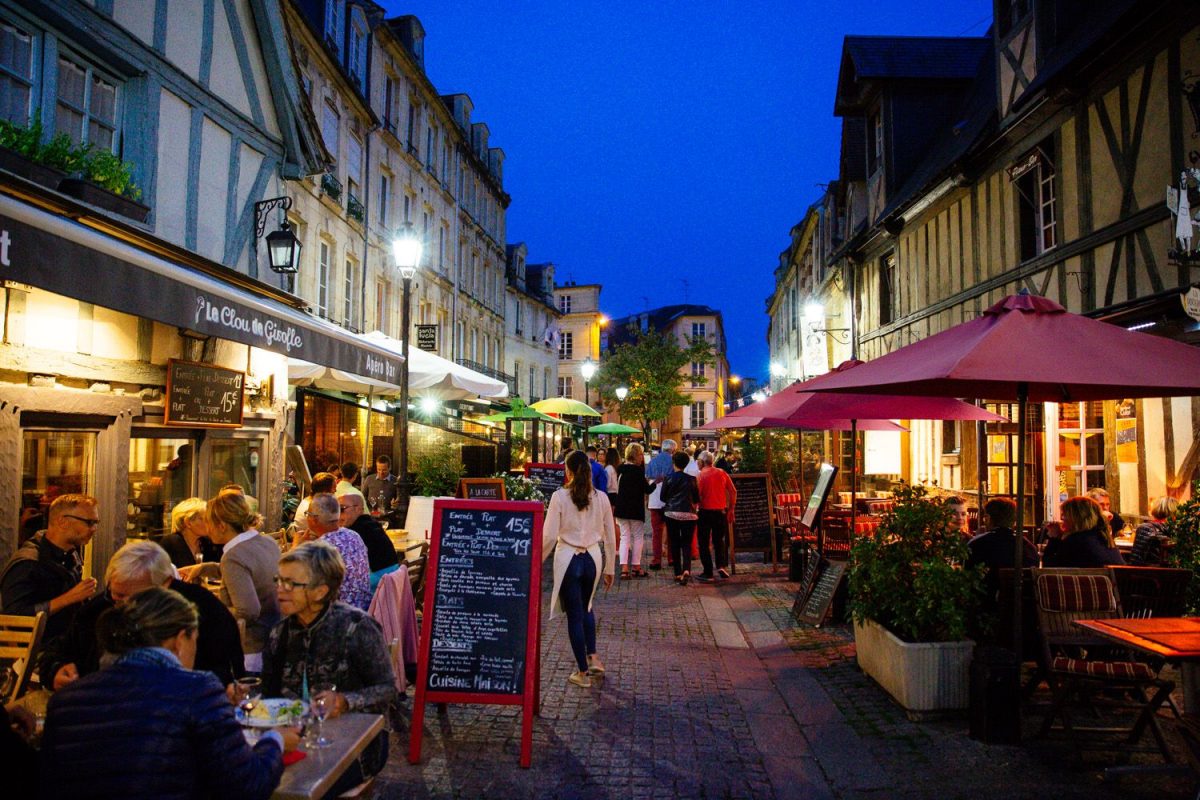 Soirée dans le quartier du Vaugueux, Caen