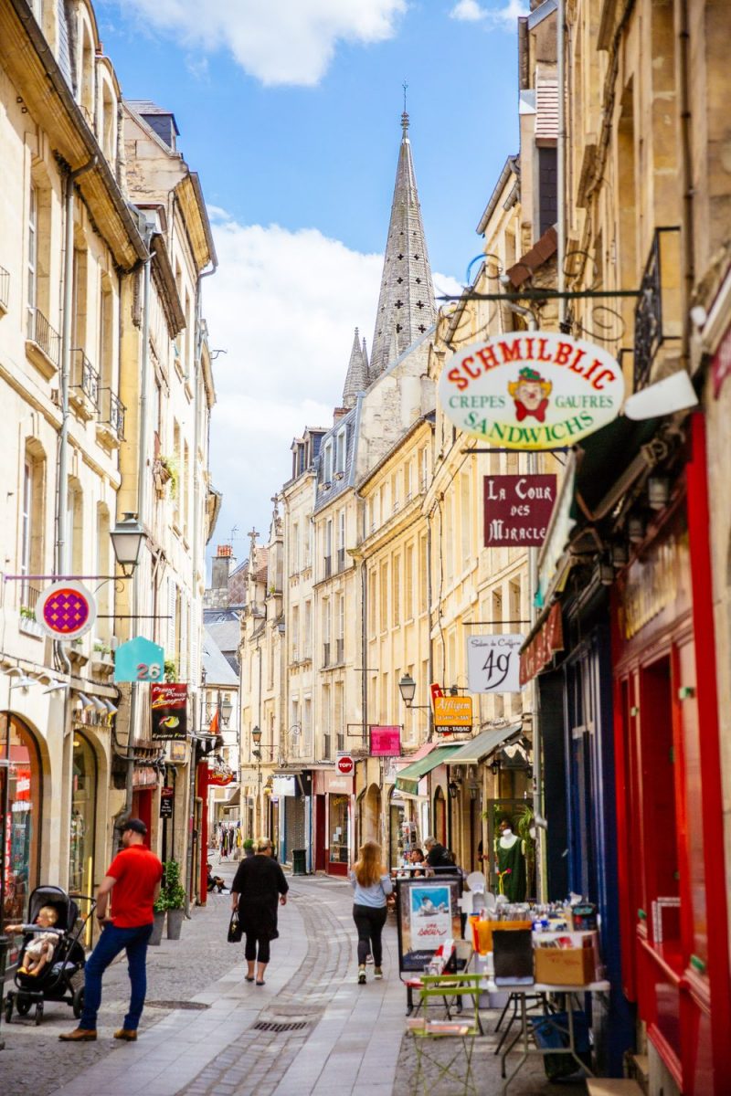 Promenade dans les rues de Caen et découverte des commerces