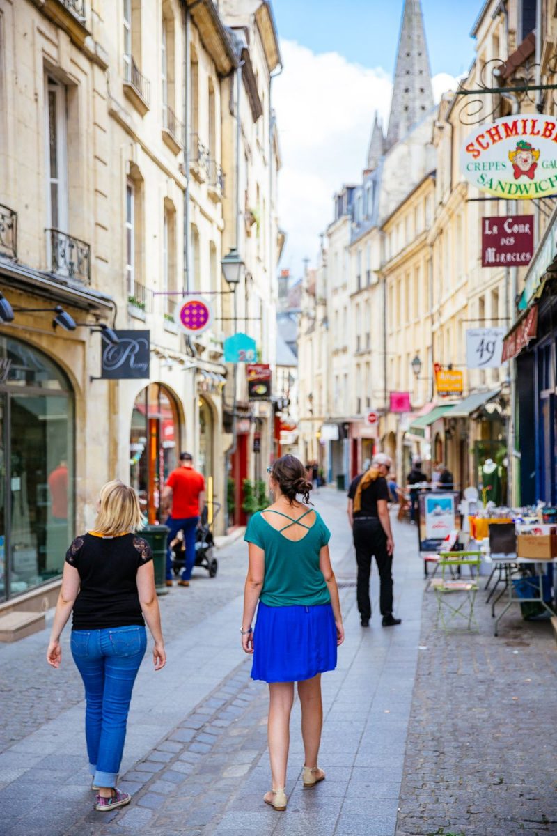 Promenade rue froide à Caen et découverte des commerces