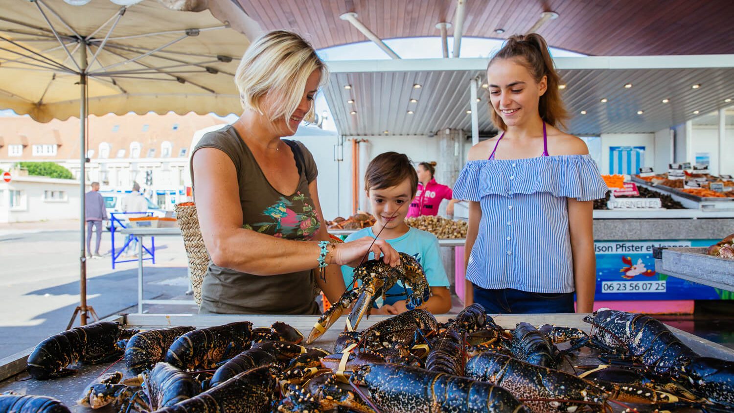 Dans l’ambiance du marché aux Poissons de Ouistreham Riva-Bella