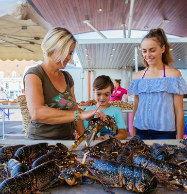 Dans l’ambiance du marché aux Poissons de Ouistreham Riva-Bella