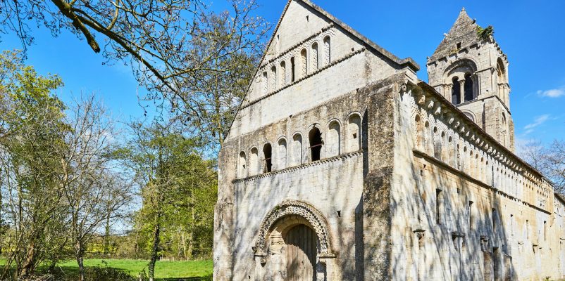 Autour de la vieille église de Thaon