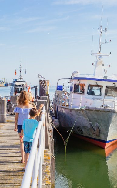 Dans le Port de Ouistreham, y’a des voyageurs qui chantent !