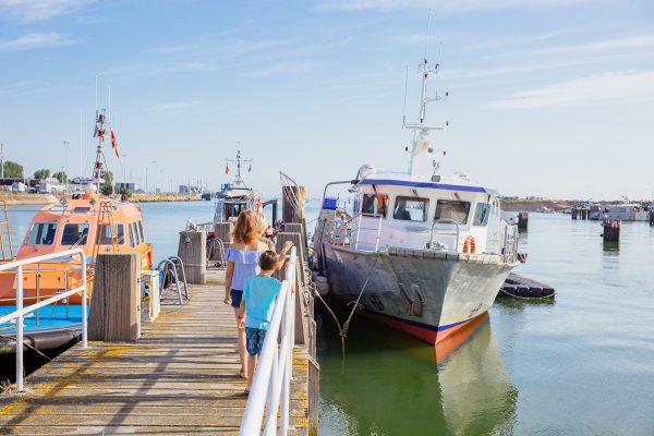 Bateau de pêche dans le port de Ouistreham
