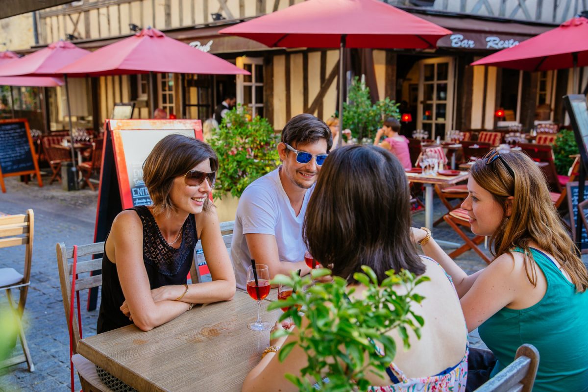 Boire un verre en terrasse quartier du Vaugueux Caen