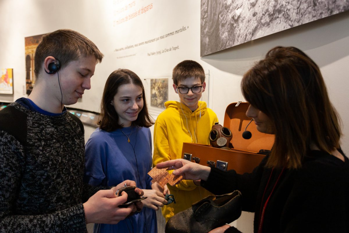 Visite en famille au Mémorial de Caen