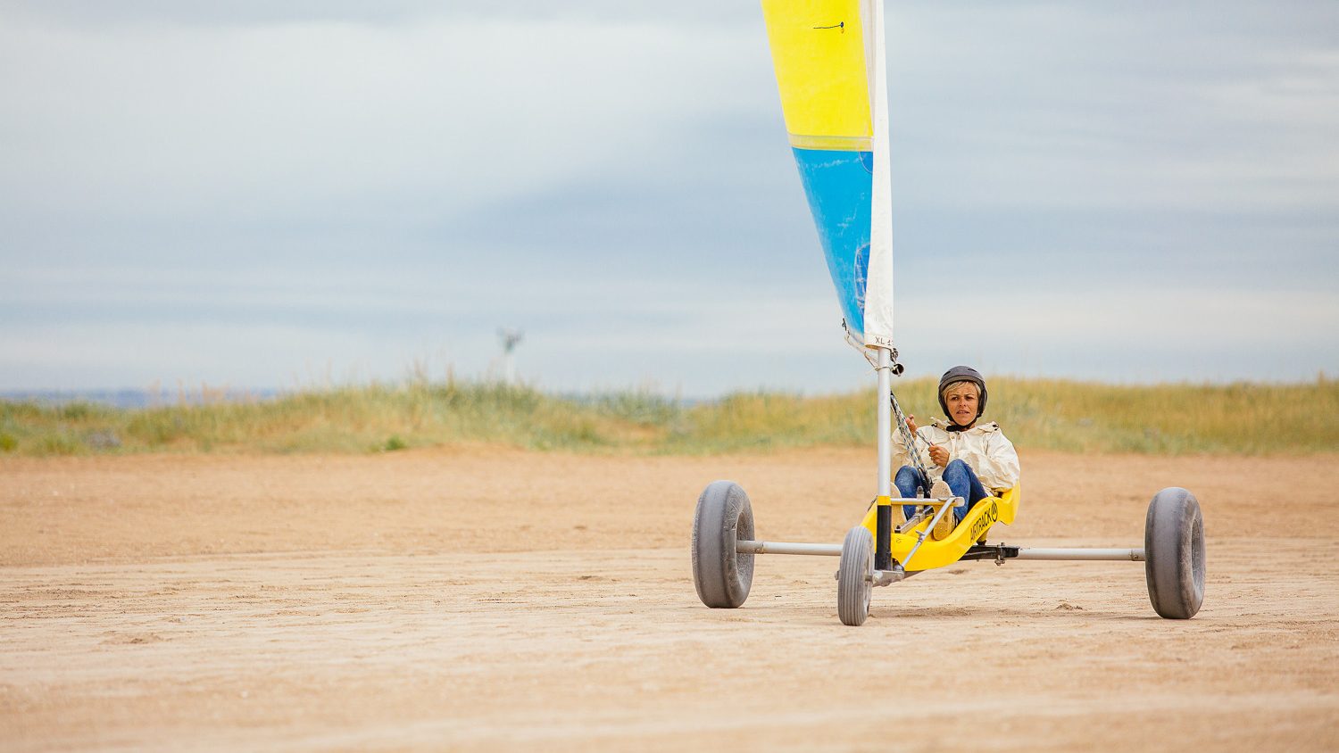 On a testé le char à voile à Ouistreham !