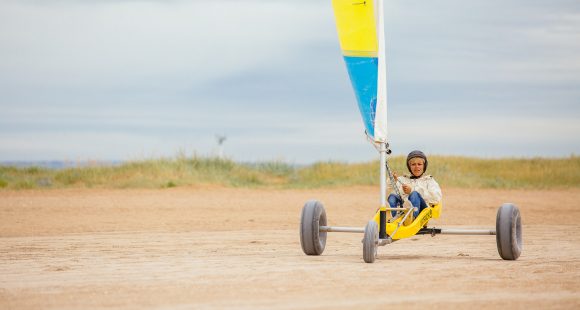 On a testé le char à voile à Ouistreham !