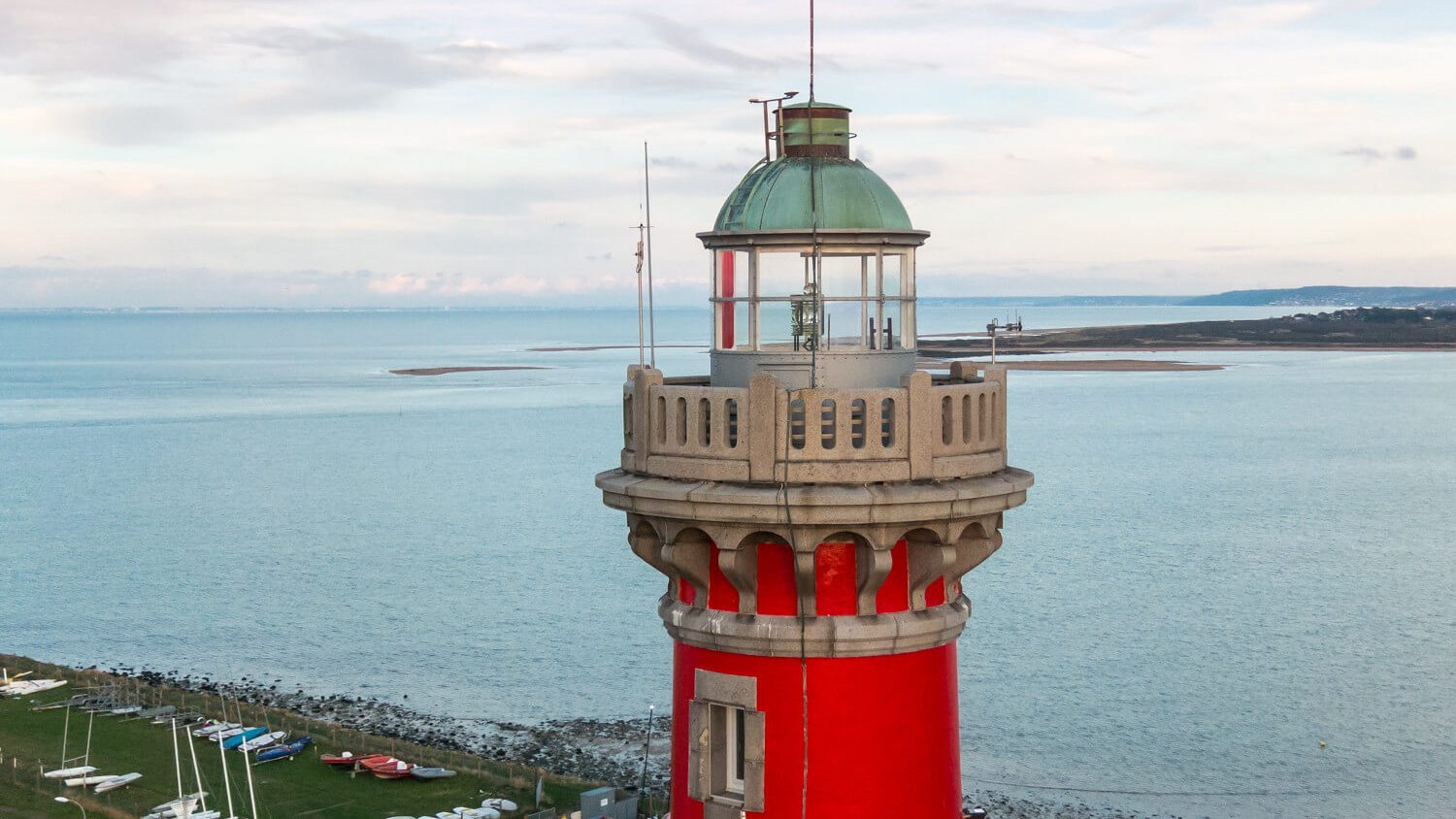 Montez les 171 marches du phare de Ouistreham Riva-Bella - Caen la mer  Tourisme