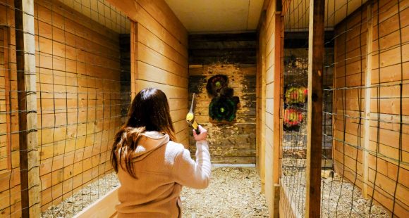 Lancer des haches au paradis Viking