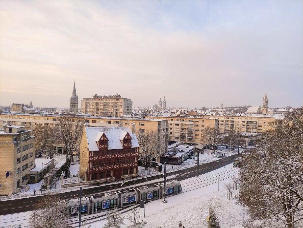 Caen sous la neige, le Château