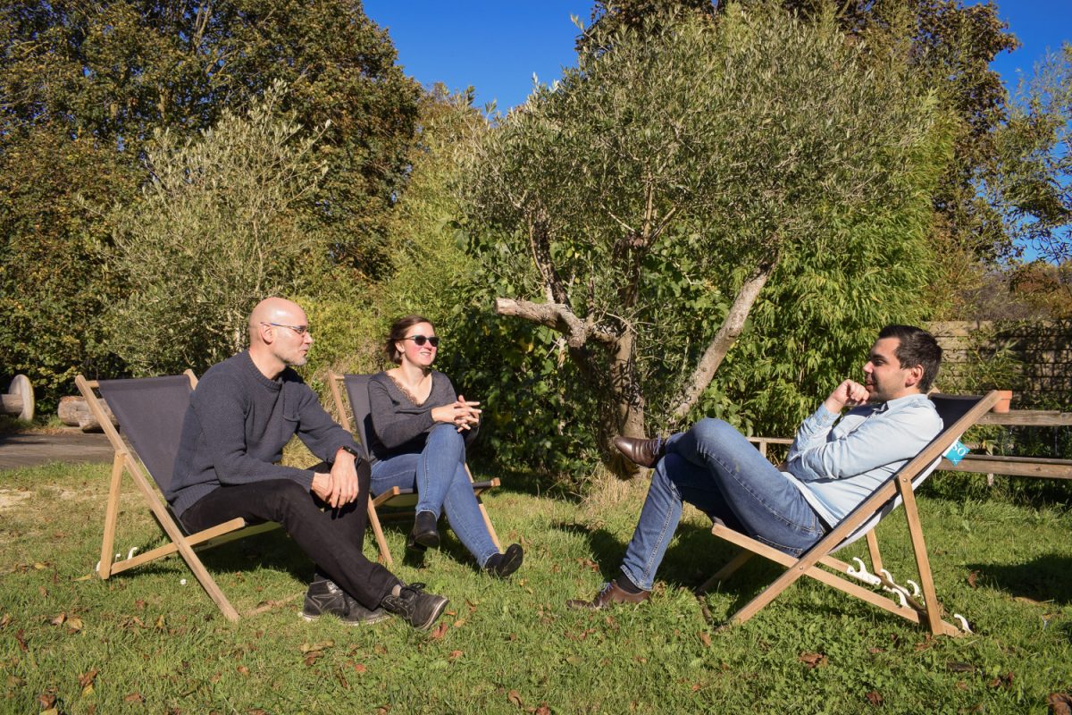 Détente dans le jardin de la ferme de Billy
