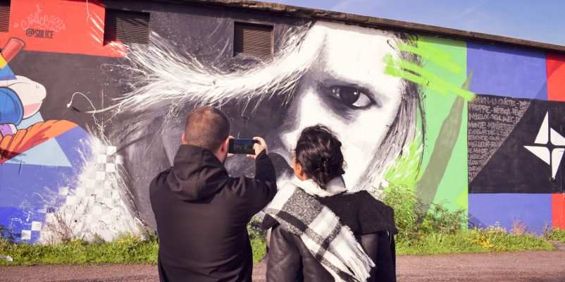 Dans ma ville on traîne : dans les pas d’Orelsan à Caen