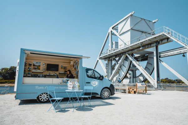 Truck de l'Office de Tourisme de Caen la mer - Pegasus Bridge
