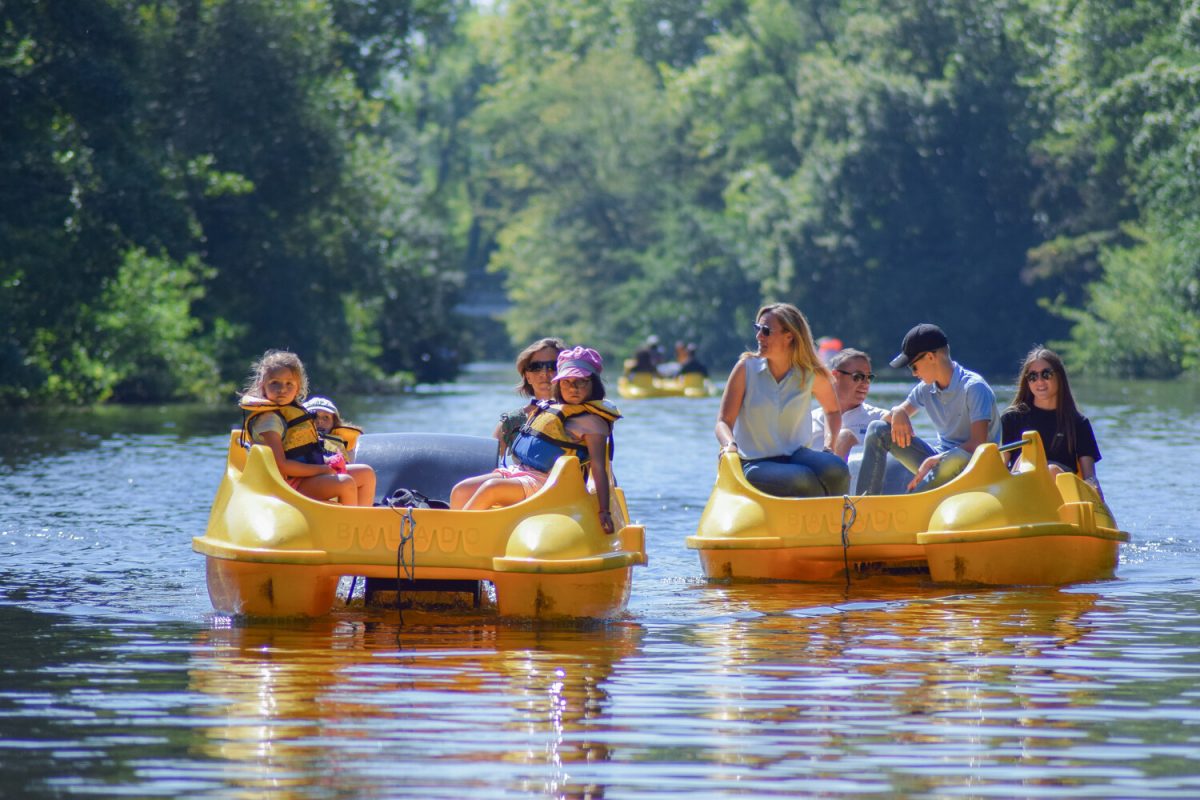 Pédalo sur l'Orne en famille