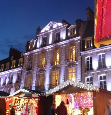 Dans la ville illuminée en partenariat avec Caen Événements | RDV Découverte | COMPLET