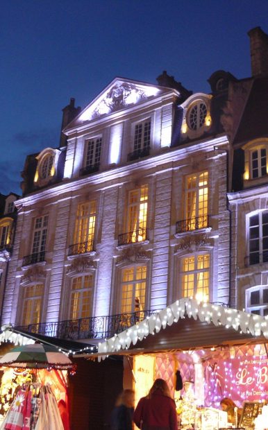 Dans la ville illuminée en partenariat avec Caen Événements | RDV Découverte | COMPLET