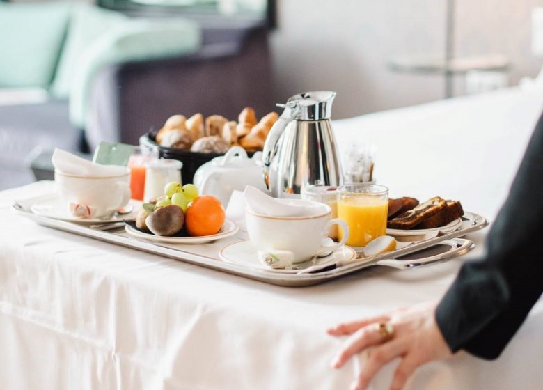Petit-déjeuner en chambre