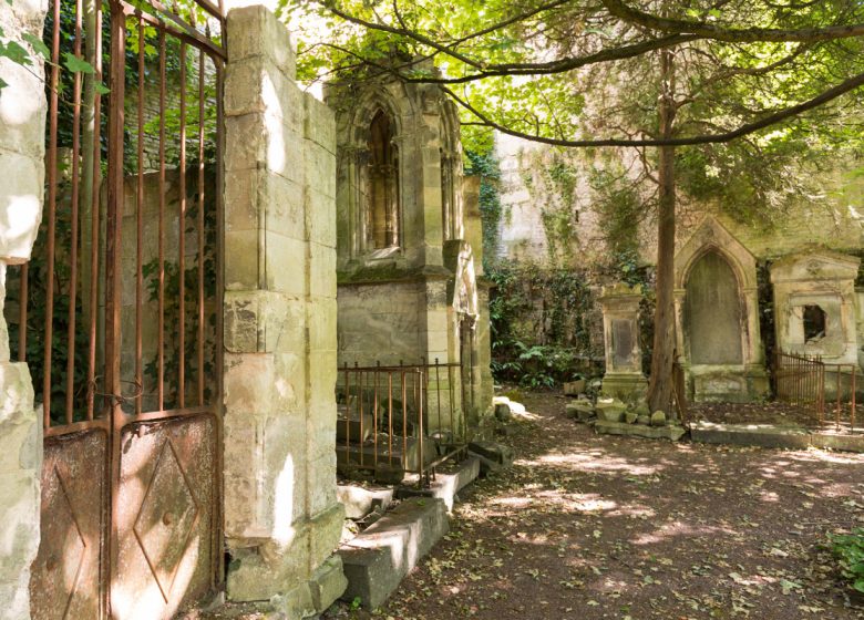 294090-Cimetiere-dormant-de-Saint-Jean–Caen-Caen-la-mer-Tourisme—Pauline—Mehdi—Photographie-1200px