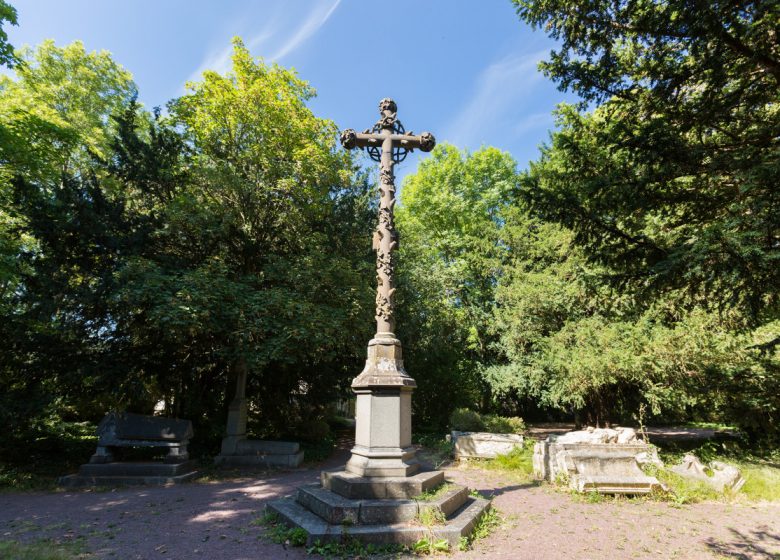 294092-Cimetiere-dormant-de-Saint-Jean–Caen-Caen-la-mer-Tourisme—Pauline—Mehdi—Photographie-1200px