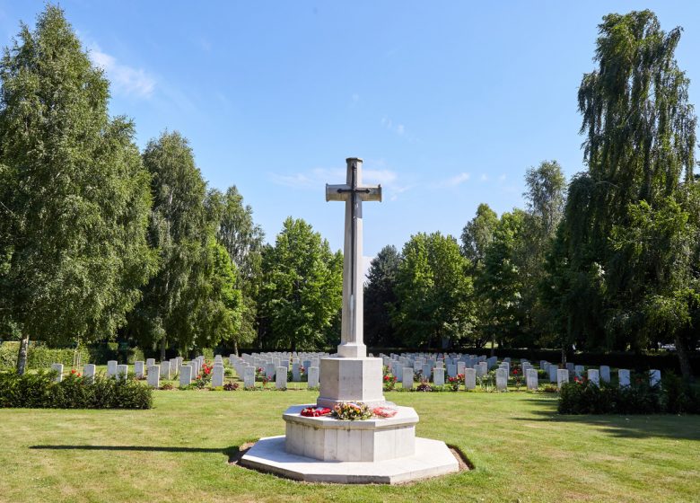 46062-Cambes-en-Plaine–cimetiere-militaire-britannique-Caen-la-mer-Tourisme—Fabien-MAHAUT-1200px