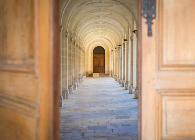 Cloître de l'Abbaye aux Hommes, Hôtel de ville de Caen