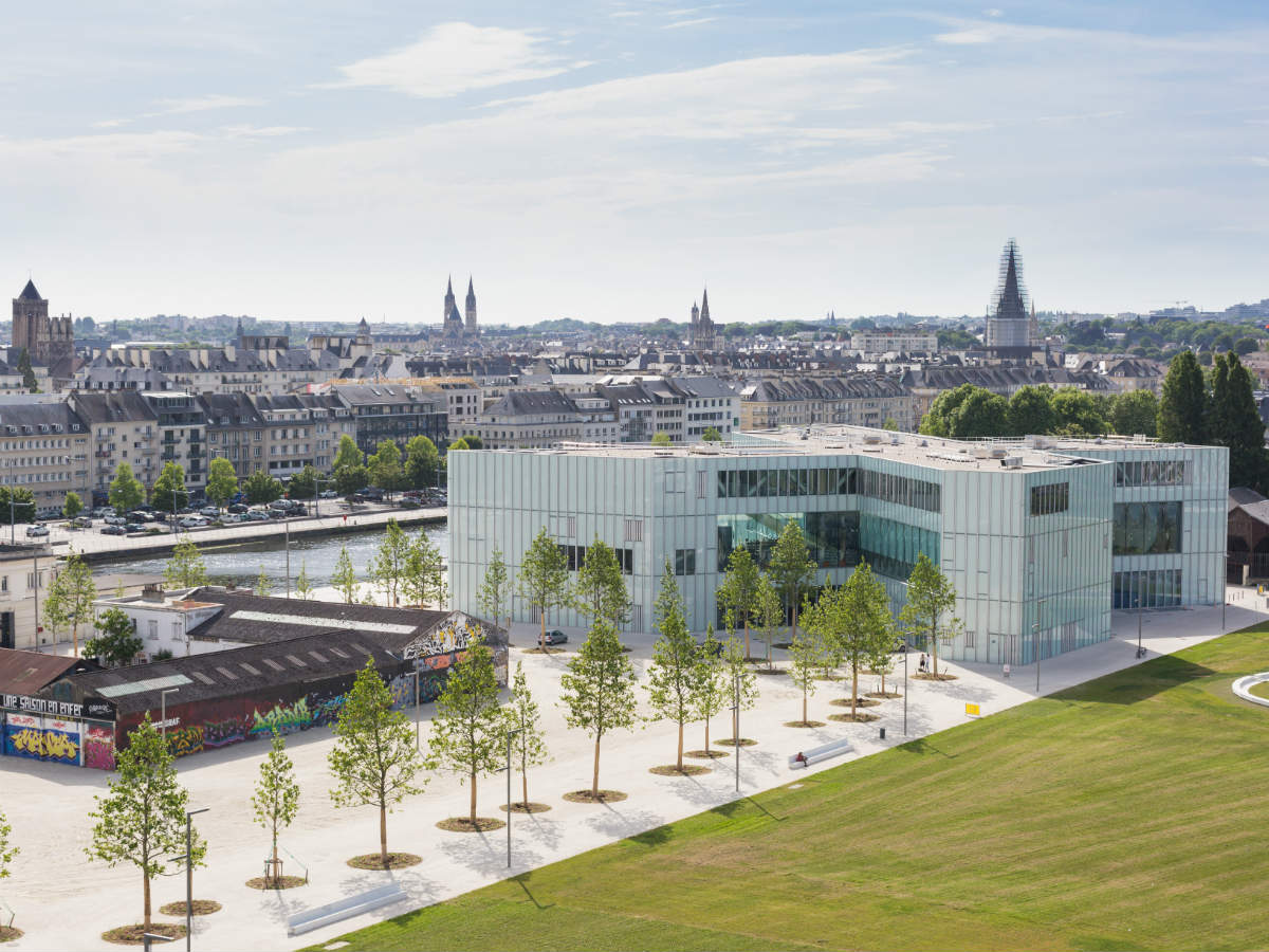 Et ils vécurent malheureux à jamais - Réseau des bibliothèques de Caen la  mer