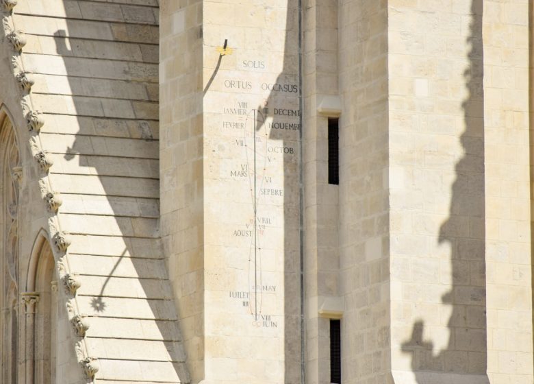 493875-Cadran_solaire_de_l_Eglise_Saint_Pierre-Caen_la_mer_Tourisme___Alix_JONET-1500px