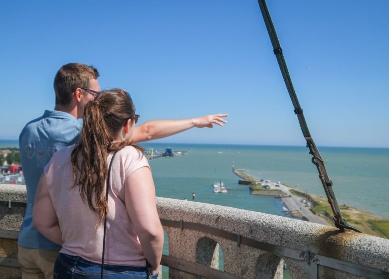 Phare_de_Ouistreham-Caen_la_mer_Tourisme___Alix_JONET