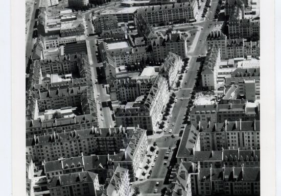 Avenue du Six-Juin en juillet 1961. Centres de Ressources Archives et Documentat