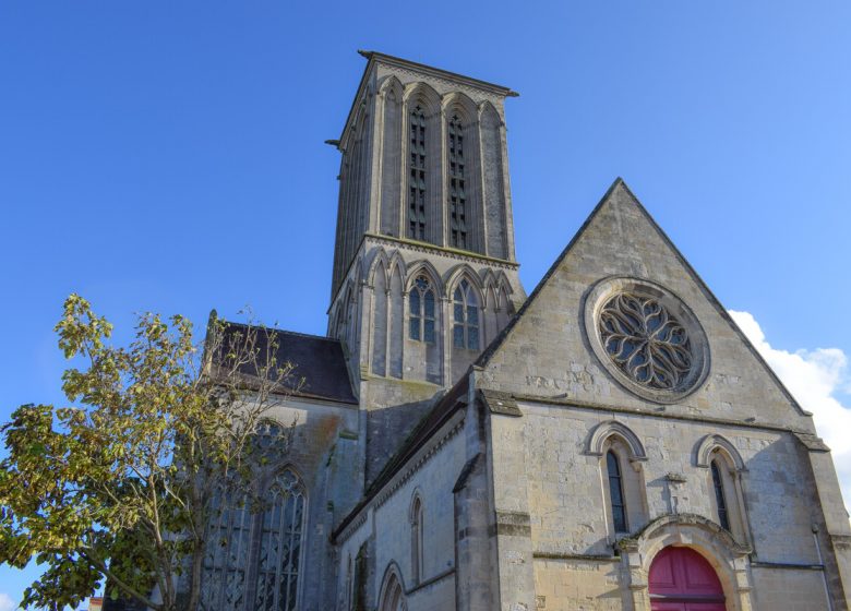 Vue extérieure de l'Eglise Notre Dame des labours à Saint-Manvieu-Norrey