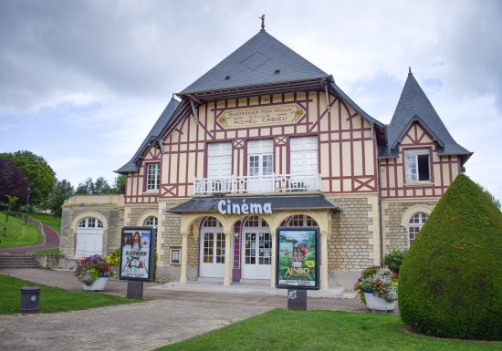 533859-Ouistreham__cinema_Le_Cabieu-Caen_la_mer_Tourisme___Alix_JONET-1200px