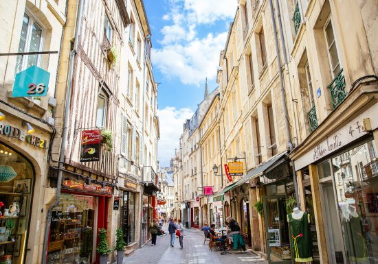 54673-Rue_Froide-Caen_la_mer_Tourisme___Les_Conteurs_(Droits_reserves_Office_de_Tourisme___des_Congres)-1500px