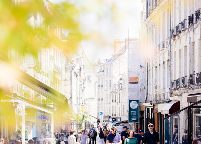 551044-Rue_Ecuyere__Caen-Caen_la_mer_Tourisme___Les_Conteurs_(Droits_reserves_OTC)-1500px