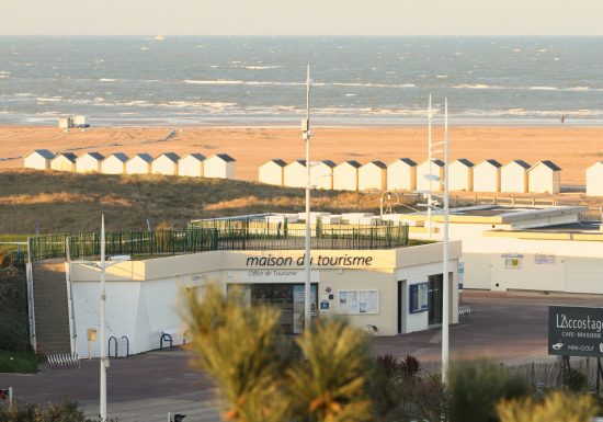 582605-Bureau_d_information_touristique_de_Ouistreham-Caen_la_mer_Tourisme___Olivier_BARJON-1200px