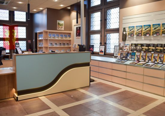 591424-Accueil_a_l_Office_de_Tourisme_de_Caen-Caen_la_mer_Tourisme___Alix_JONET-1200px