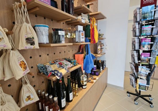 601647-Accueil_du_Bureau_d_Informations_Touristiques_de_Ouistreham-Caen_la_mer_Tourisme___Olivier_BARJON-1200px