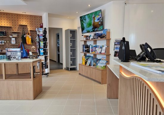 601649-Accueil_du_Bureau_d_Informations_Touristiques_de_Ouistreham-Caen_la_mer_Tourisme___Olivier_BARJON-1200px