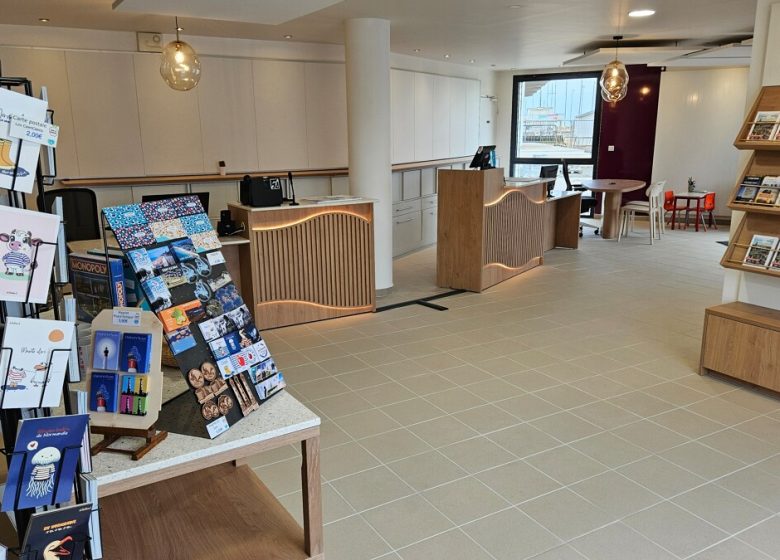 601655-Accueil_du_Bureau_d_Informations_Touristiques_de_Ouistreham-Caen_la_mer_Tourisme___Olivier_BARJON-1200px