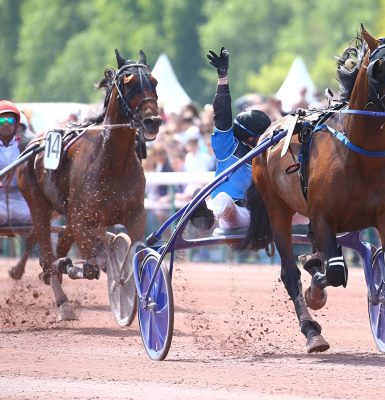 Au coeur de la course en bus suiveur
