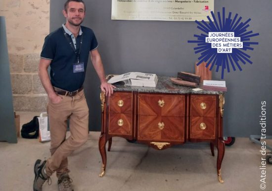 Artisans d&rsquo;art en collaboration avec un antiquaire