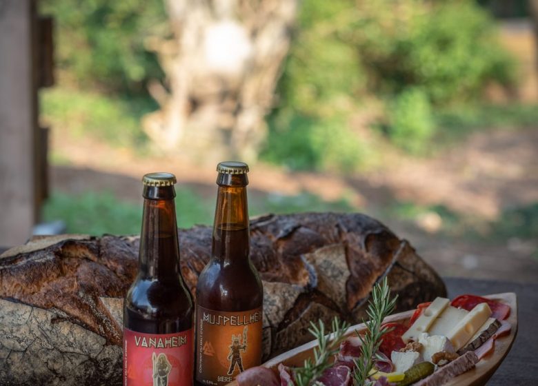 Bar-lancer-de-haches-le-Valhalla-Caen-planches-charcuteries-fromages-à-partager-bière-locale-vikings