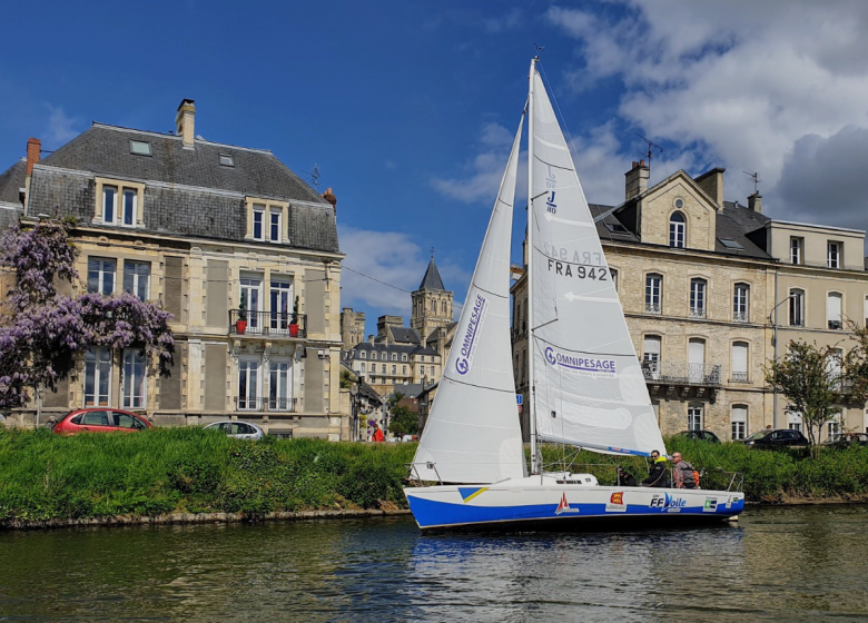 Naviguer à Caen