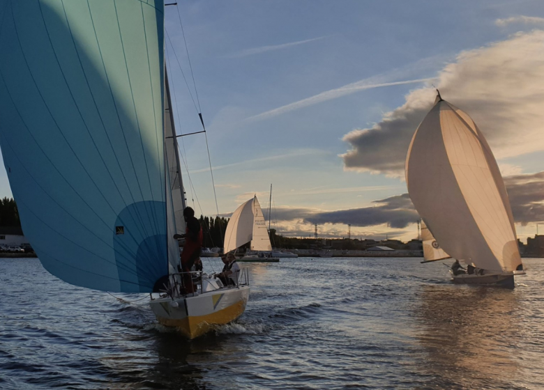 Naviguer à Caen