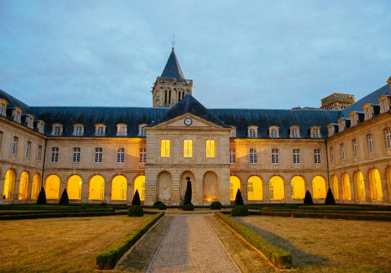 Caen__balade_contee_a_l_Abbaye_aux_Dames-Caen_la_mer_Tourisme___Les_Conteurs_(Droits_reserves_Office_de_Tourisme___des_Congres)-54342