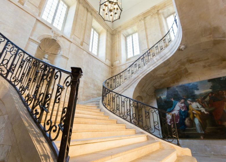 Caen__escalier_d_honneur_de_l_Abbaye_aux_Dames-Caen_la_mer_Tourisme___Pauline___Mehdi_-_Photographie-46134