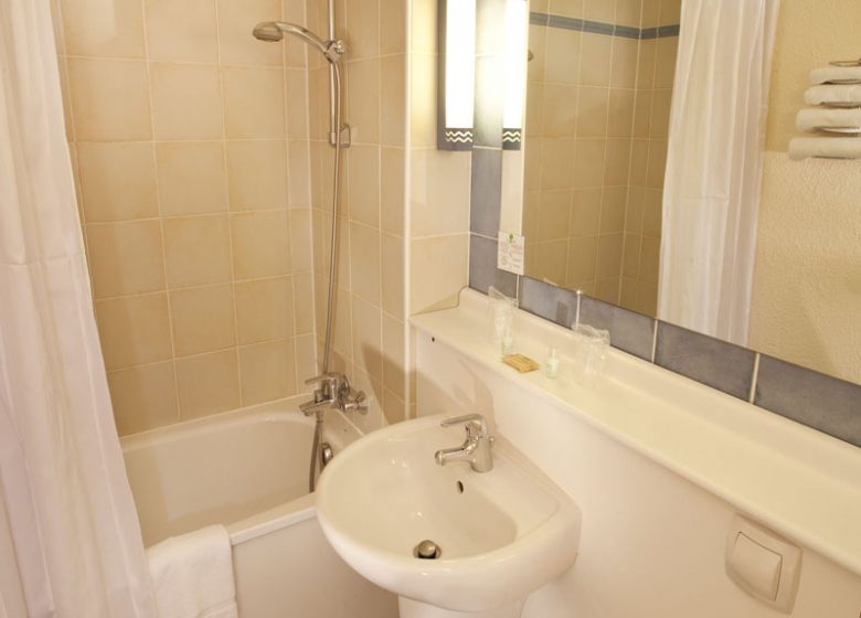 Hotel Campanile Caen Mondeville – Salle de bain