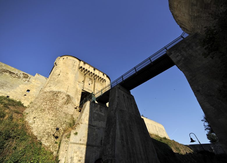 La porte des champs, porte d'entrée du château de Caen