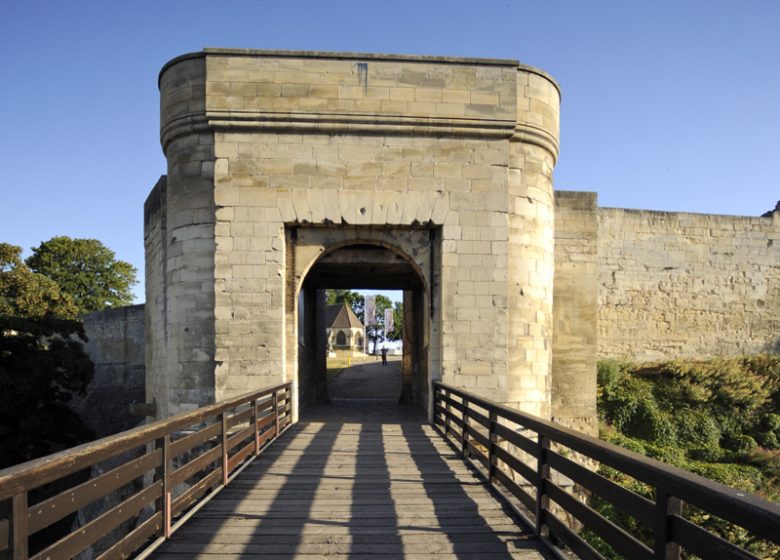 La porte Saint-Pierre, entrée du château de Caen 